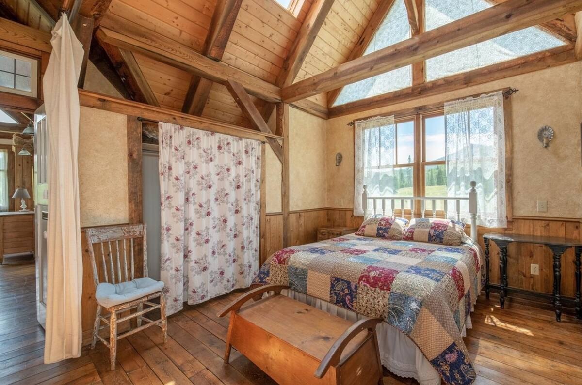 Double Master Suite with Two Queen Beds